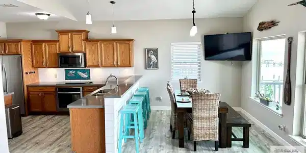 Image 4: Kitchen/Dining Upstairs