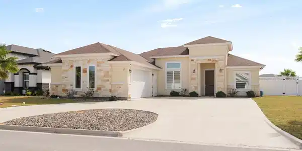 27 Arcos Gardens, Laguna Vista TX 78578