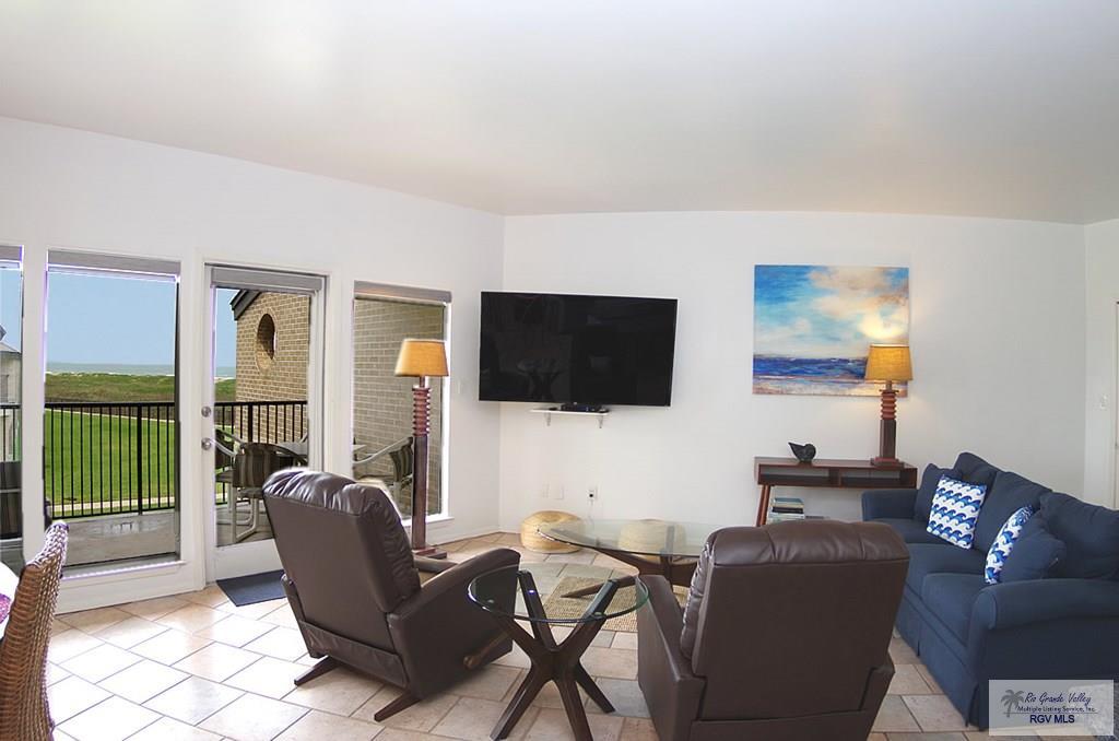 Image 3: Living Area (ocean view)