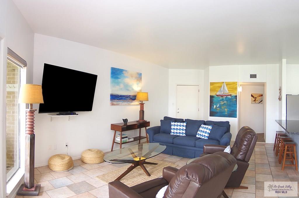 Image 4: Living Area