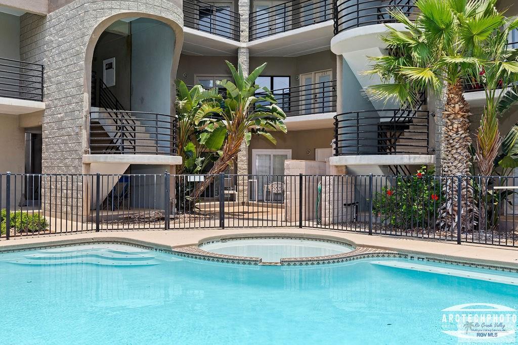 Image 4: Complex Pool & Hot Tub (2)