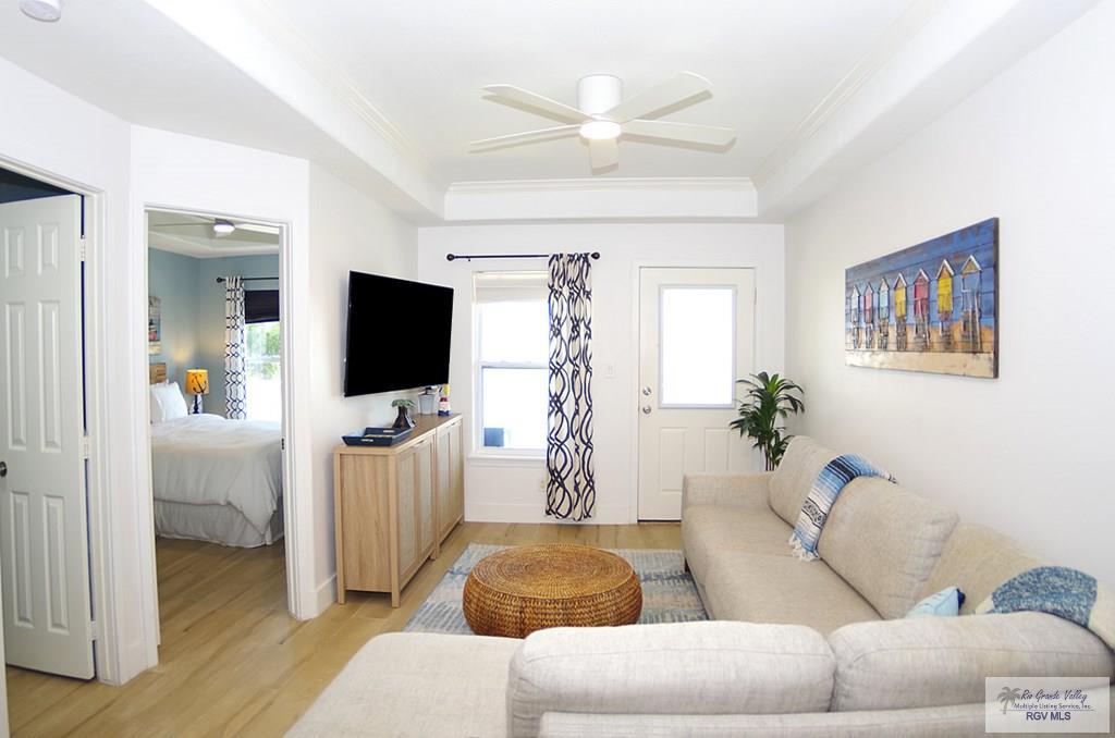 Image 4: Living Area