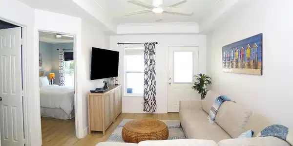 Image 4: Living Area