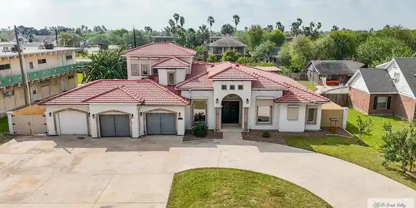 817 Beach Blvd., Laguna Vista TX 78578