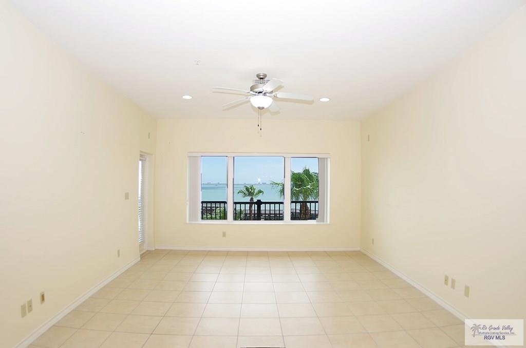 Image 3: Living Area