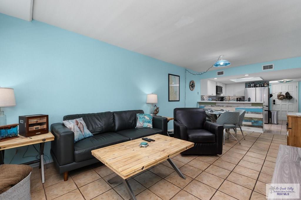 Image 4: LivingRoom