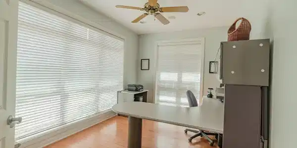Image 4: Office