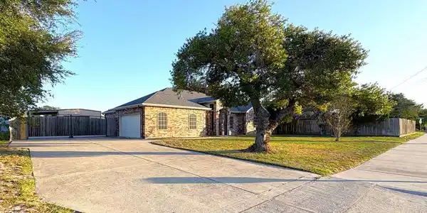 2937 Waldron Rd, Corpus Christi TX 78418