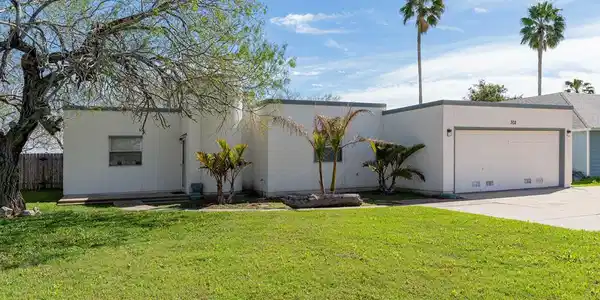 302 Mesquite Dr., Laguna Vista TX 78578