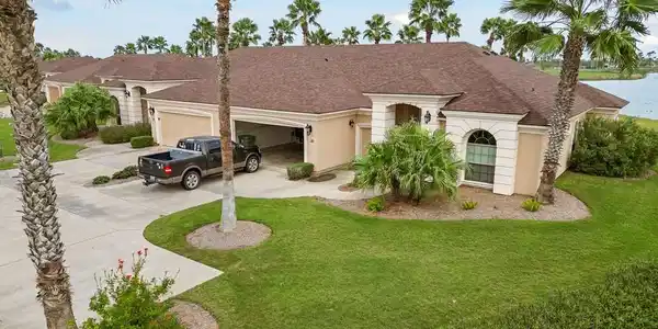 30 Hacienda Dr., Laguna Vista TX 78578