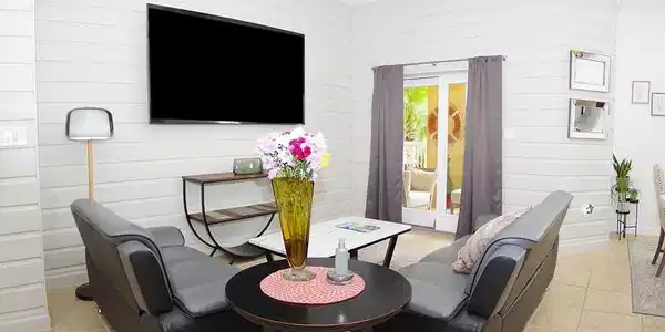 Image 4: Living