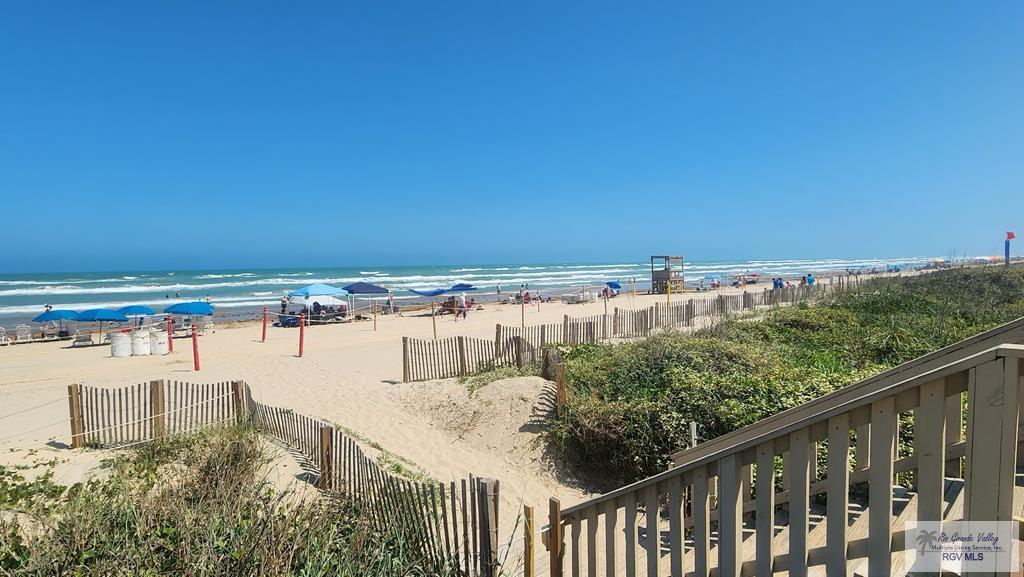 Image 4: stairs to beach