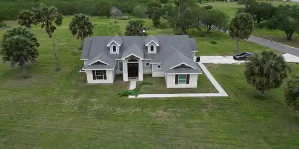 100 Valencia, Bayview TX 78566