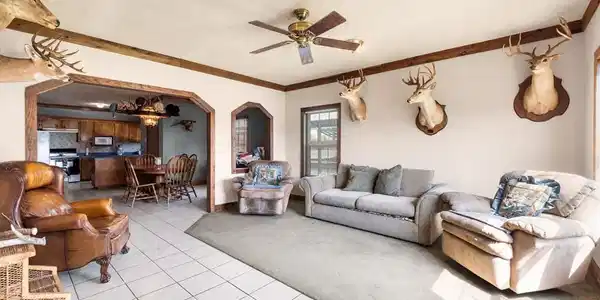 Image 4: Livingroom into Dining