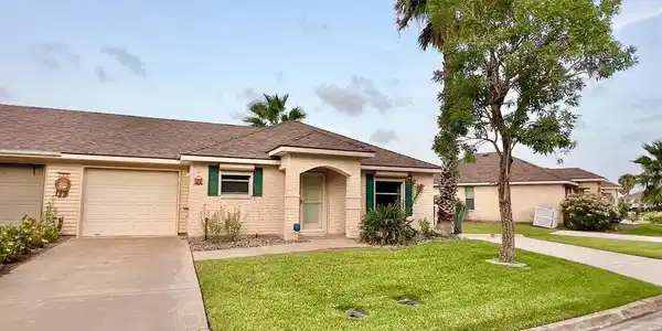 37 Pine Hurst Dr., Los Fresnos TX 78578
