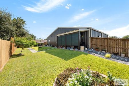 324 Bayshore Dr, Port Mansfield TX 78598