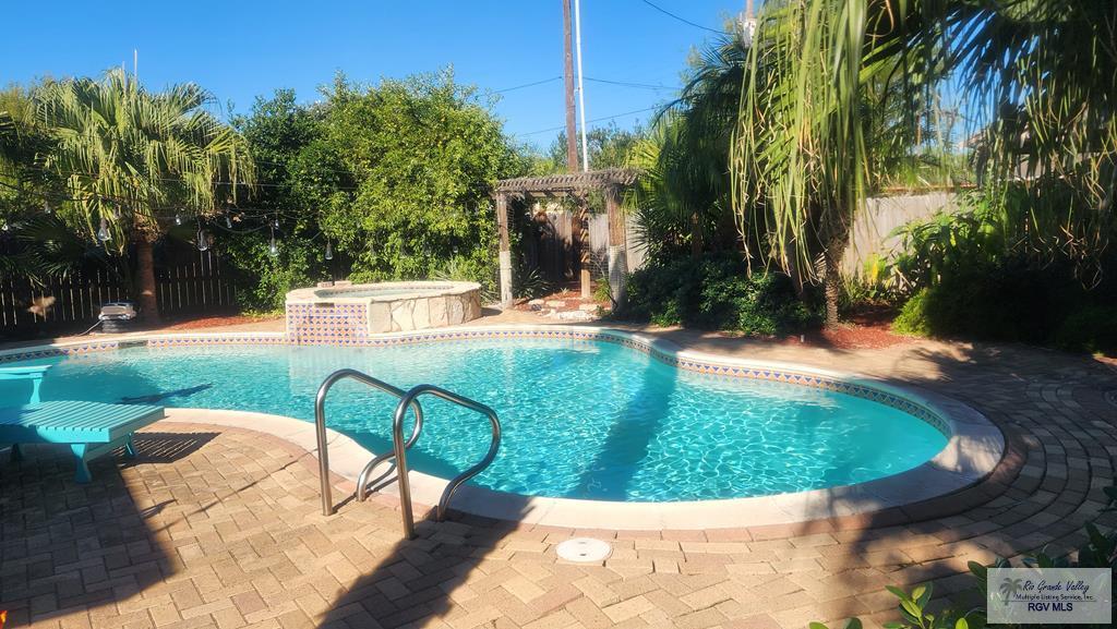 Image 4: gas heated pool