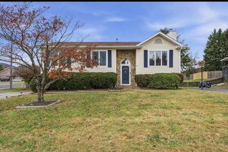 3702 Glade Hill CIR NE