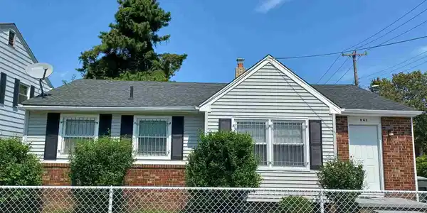 641 Howard