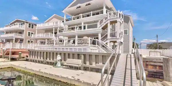 406 W Shore Dr