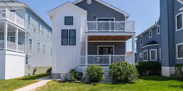 1625 Bay