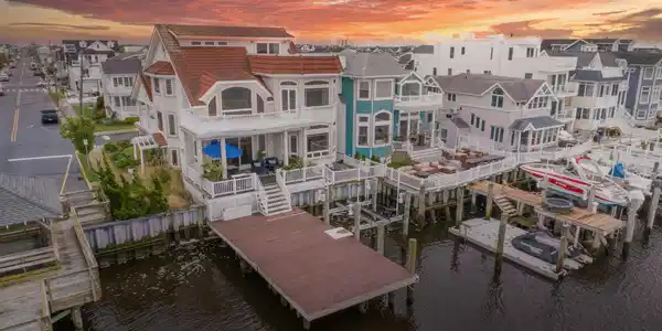 1200 Pleasure Ave