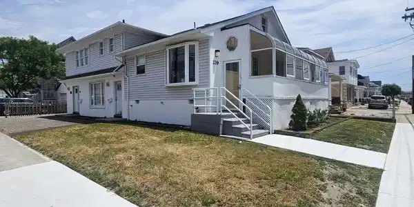 239 N Derby