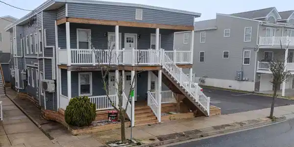 217-221 E Burk