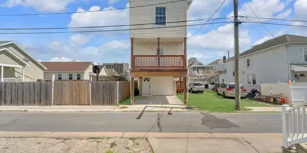 131 N Congress Ave