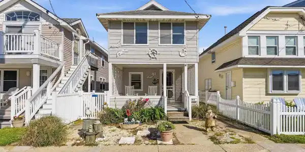 2912 Asbury