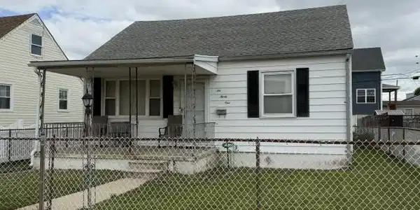 631 N Elberon