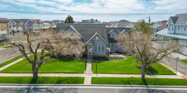 2100 W Brigantine