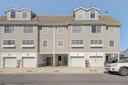 113 N Annapolis