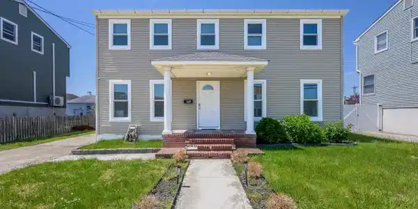 606 N Dudley