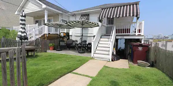 109 N Surrey