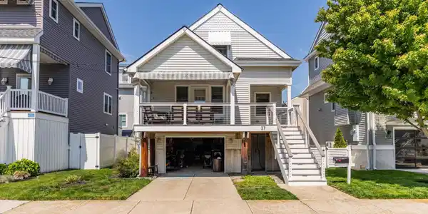 37 Bayonne
