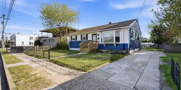 823 N Indiana