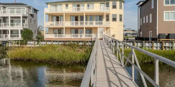 4311 Harbor Beach