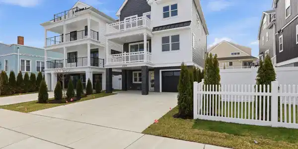 6304 Ventnor