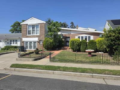1136 N Indiana