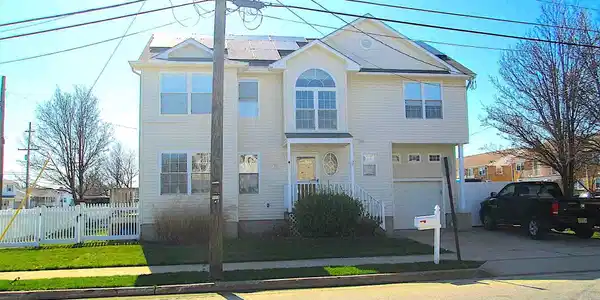 700 N Surrey Ave