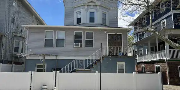 42 S Delancy Pl