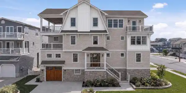 1106 E Beach