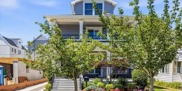 108 N Pembroke