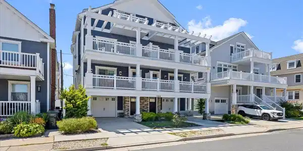104 S New Haven