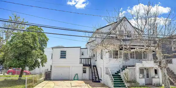 5808 Monmouth