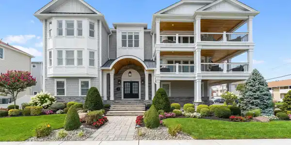 401 W BRIGANTINE