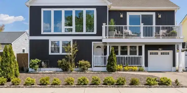 811 N Burghley