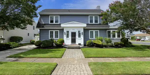 1800 W Brigantine