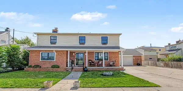 412 N Surrey